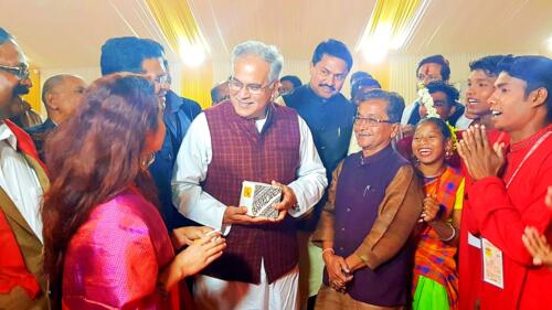 C3A68A9A-1002-4BAE-84EF-53C87FDCEB3D 1 105 c